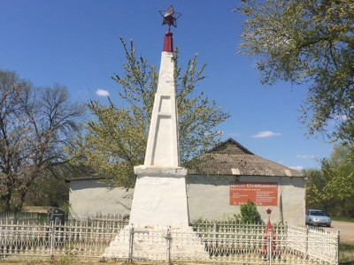 Памятник односельчанам, погибшим в годы Великой отечественной войны.